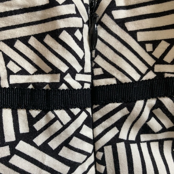 LOFT Petites Black and white patterned skirt (size 4P) - Picture 2 of 3